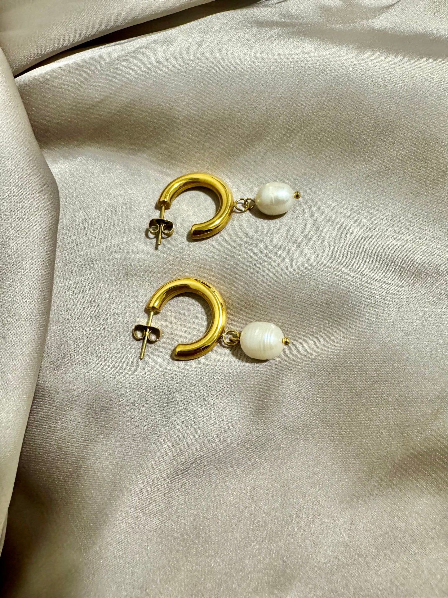 BELLA PEARL EARRING