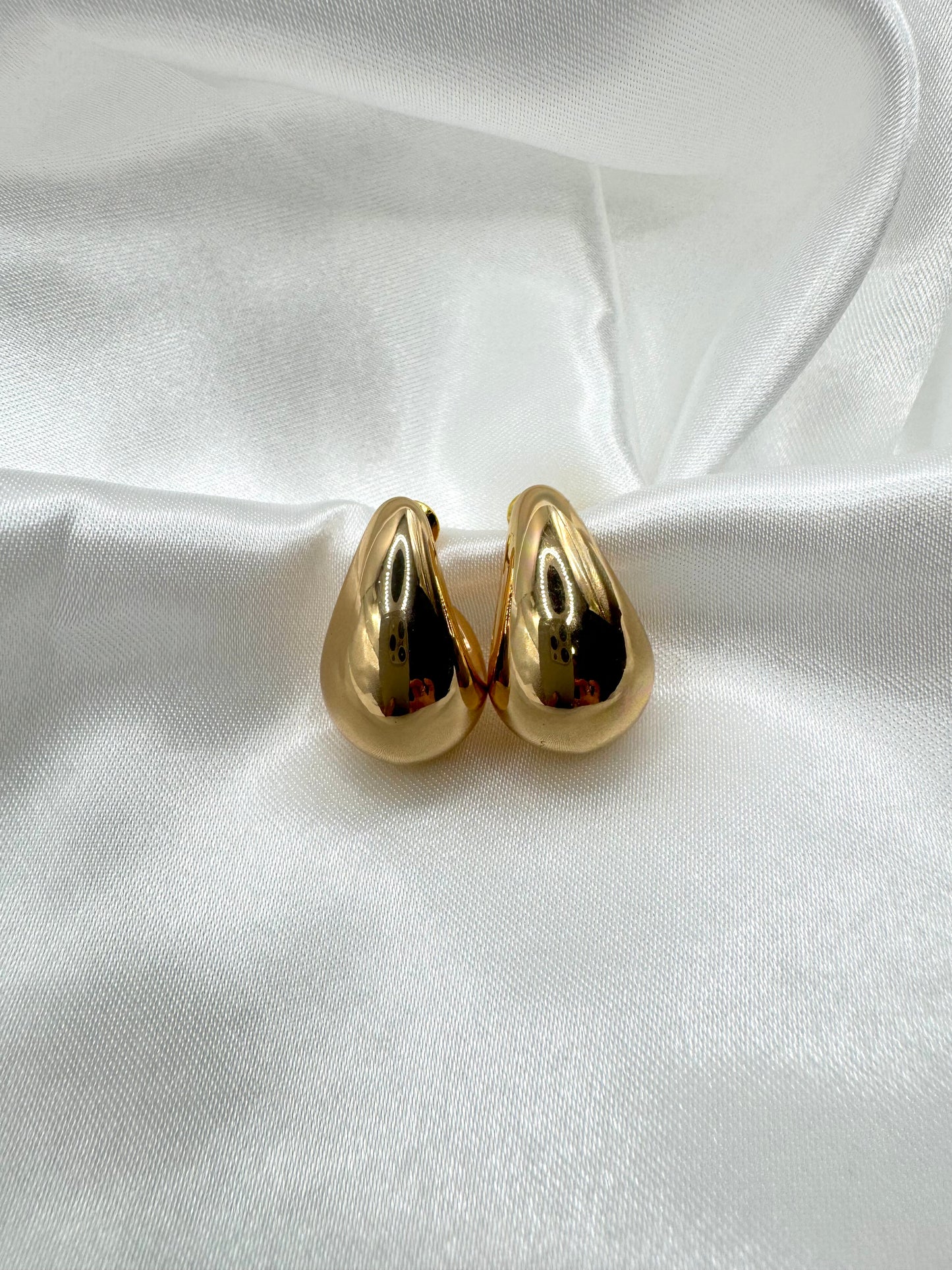 AMELIA TEARDROP EARRING MEDIUM