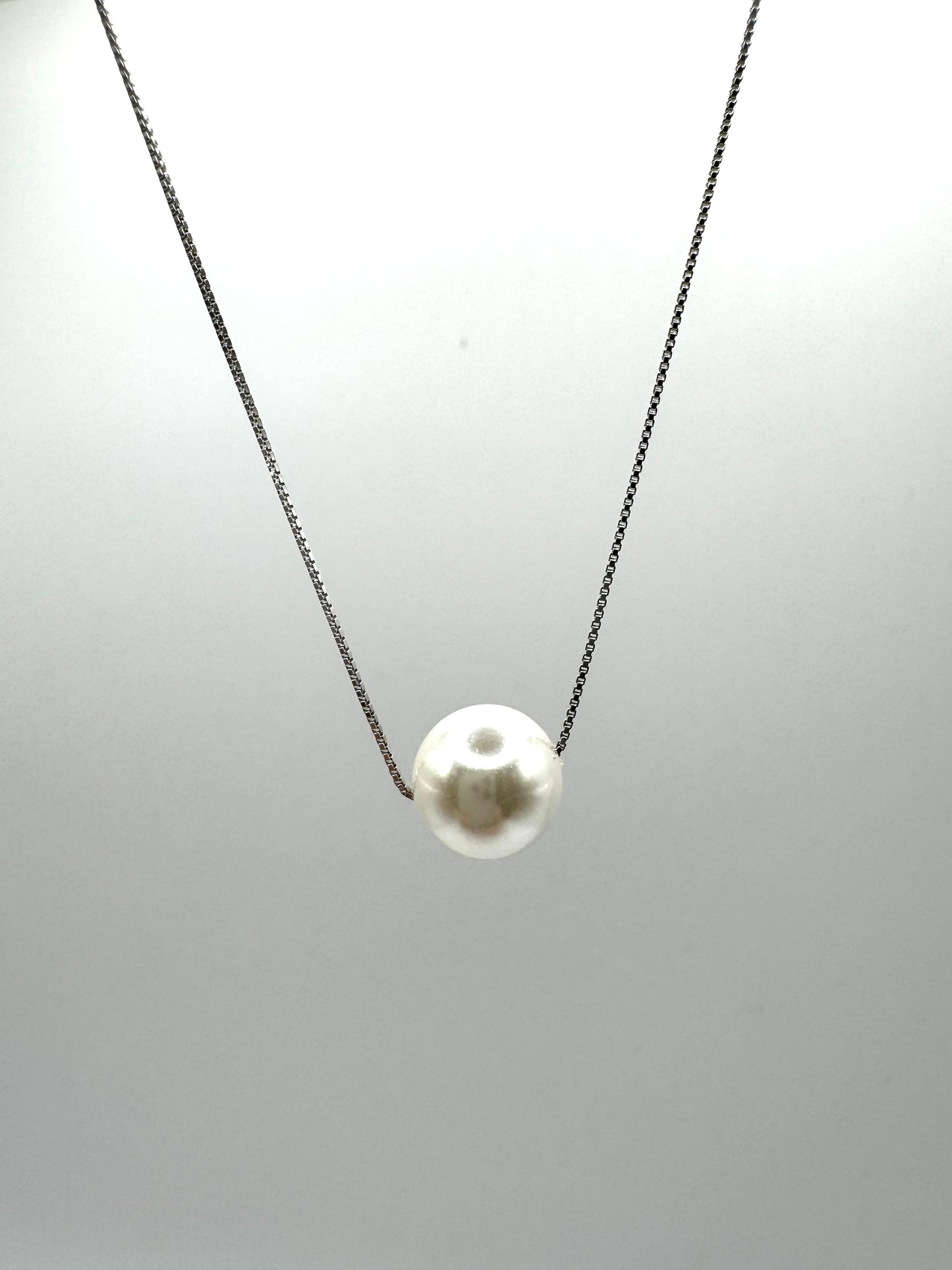 LAILA PEARL NECKLACE