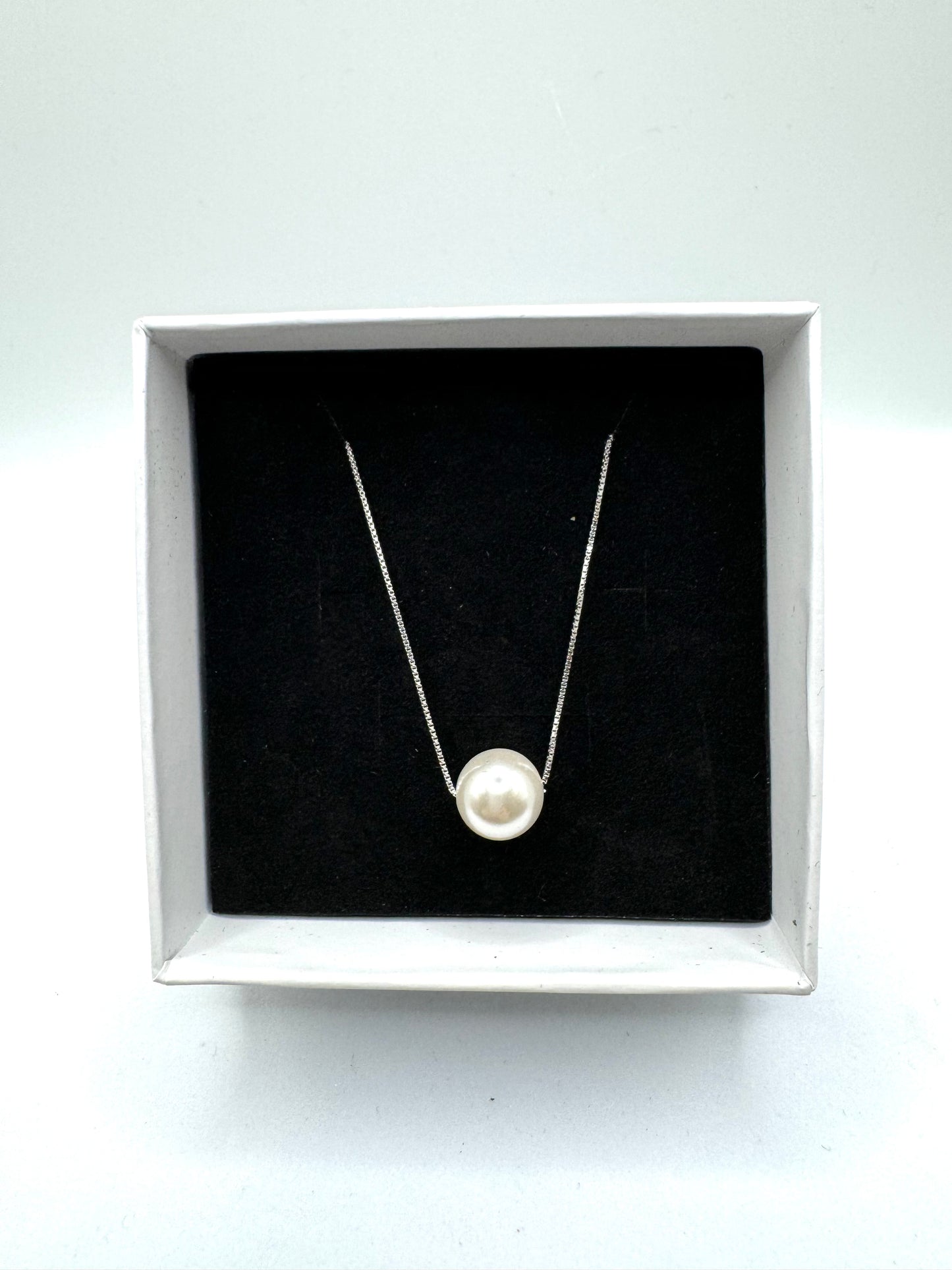 LAILA PEARL NECKLACE