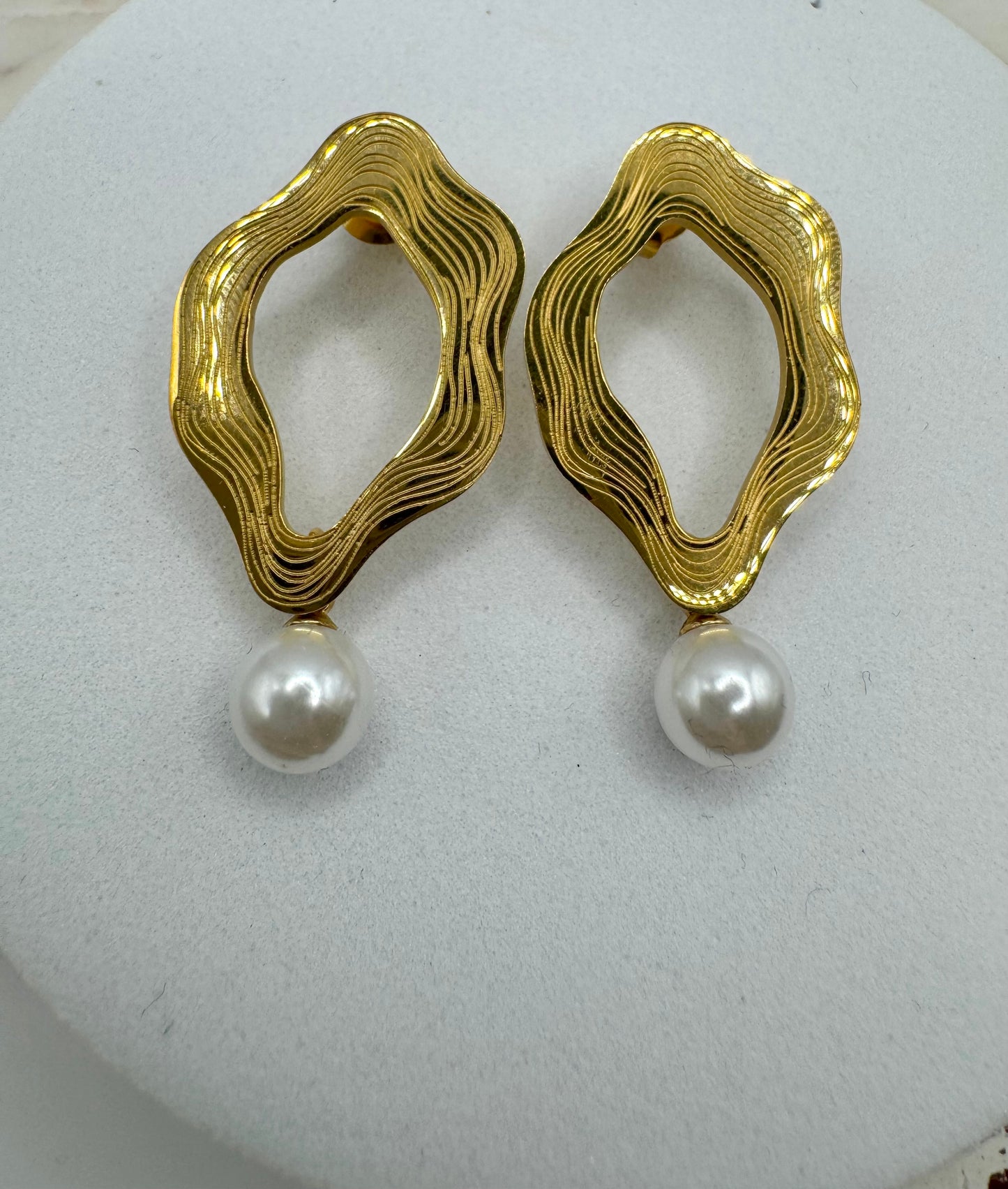 ALINE WAVE PEARL EARRING