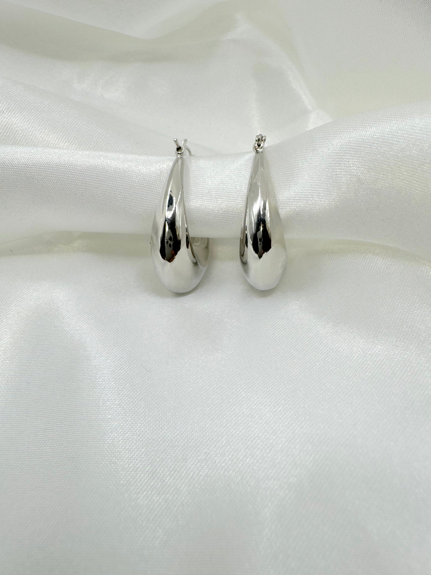 OVALLY HOOP EARRING SILVER