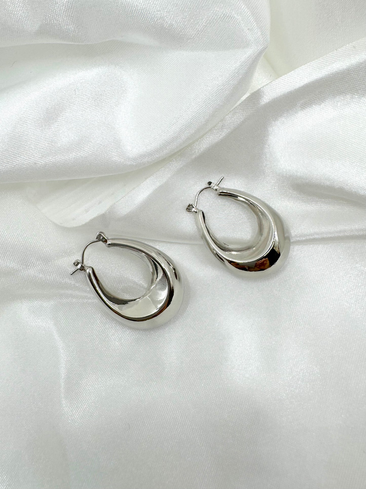 OVALLY HOOP EARRING SILVER