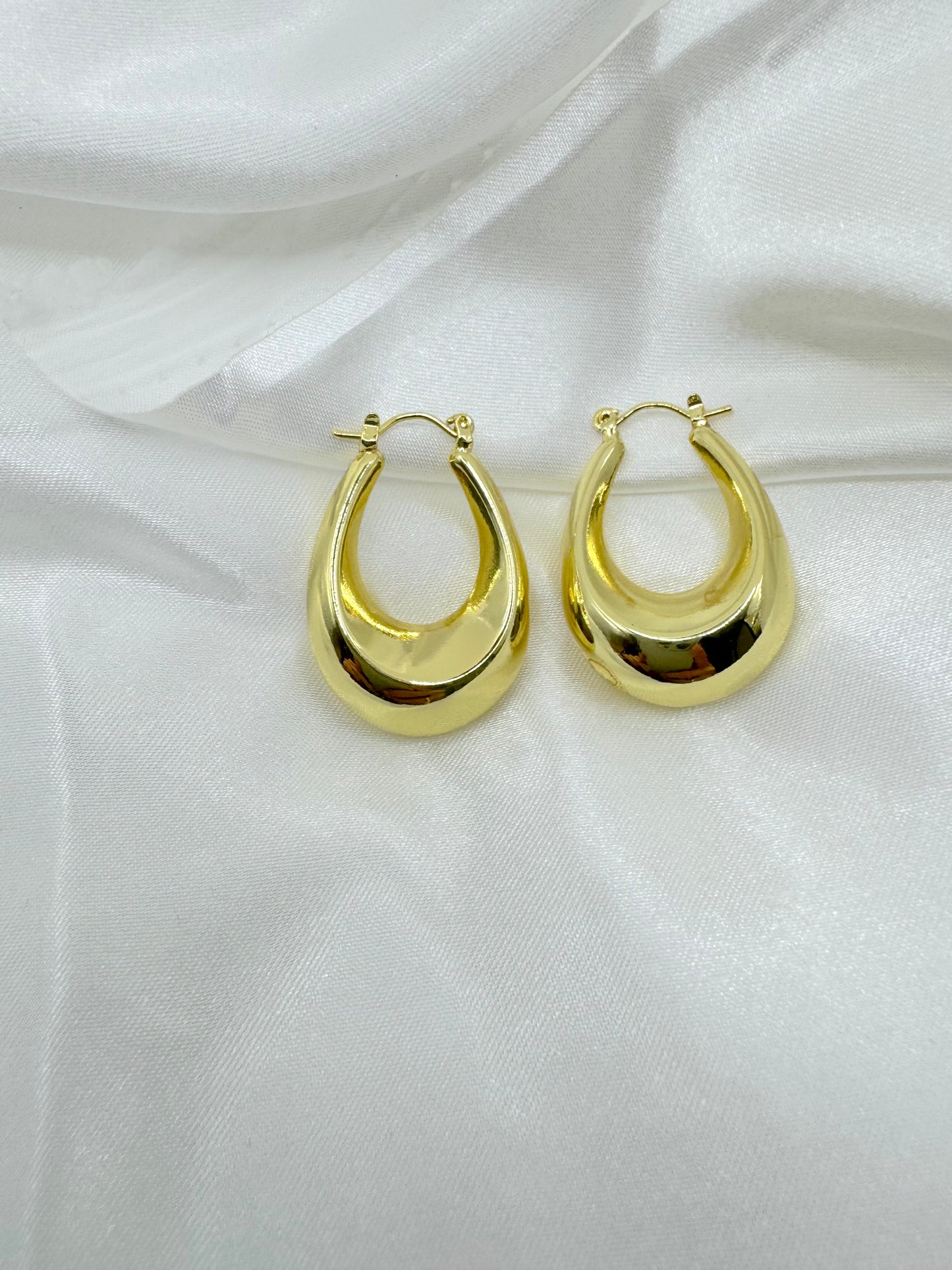 OVALLY HOOP EARRING GOLD