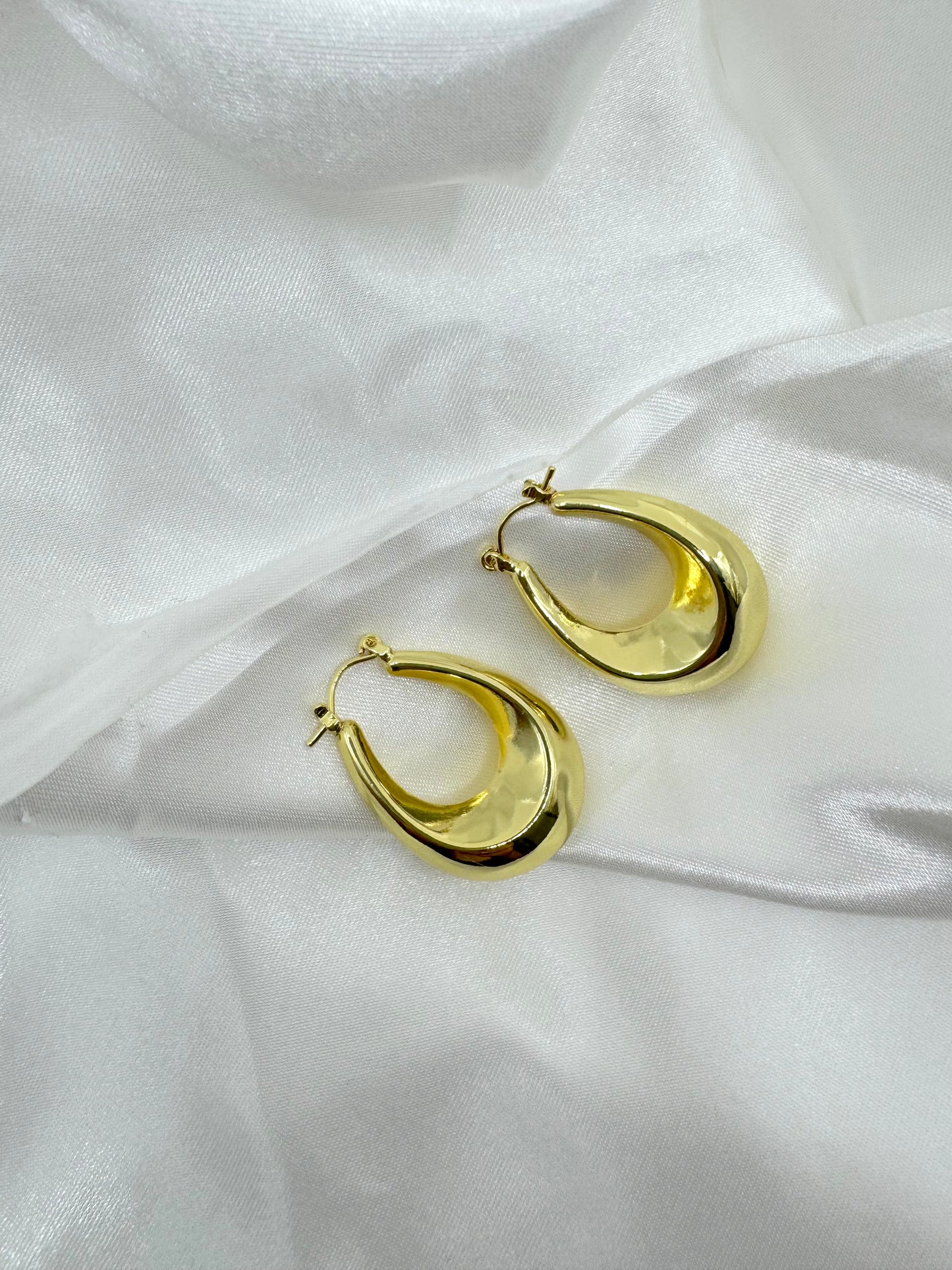 OVALLY HOOP EARRING GOLD